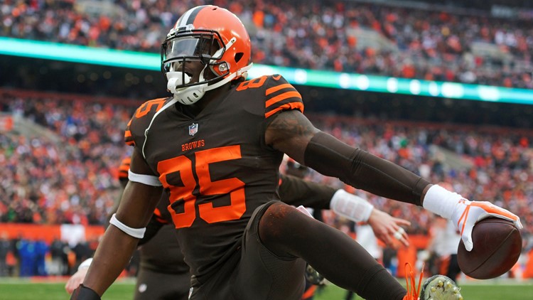 David Njoku Chief Slam Cincinnati Bengals-Cleveland Browns Football